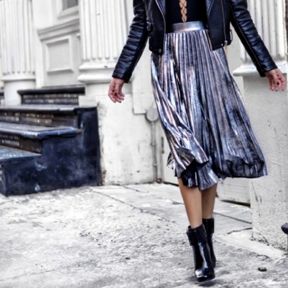 Zara Dresses & Skirts - ZARA WOMAN•Black silver metallic•pleated•sz.Sml